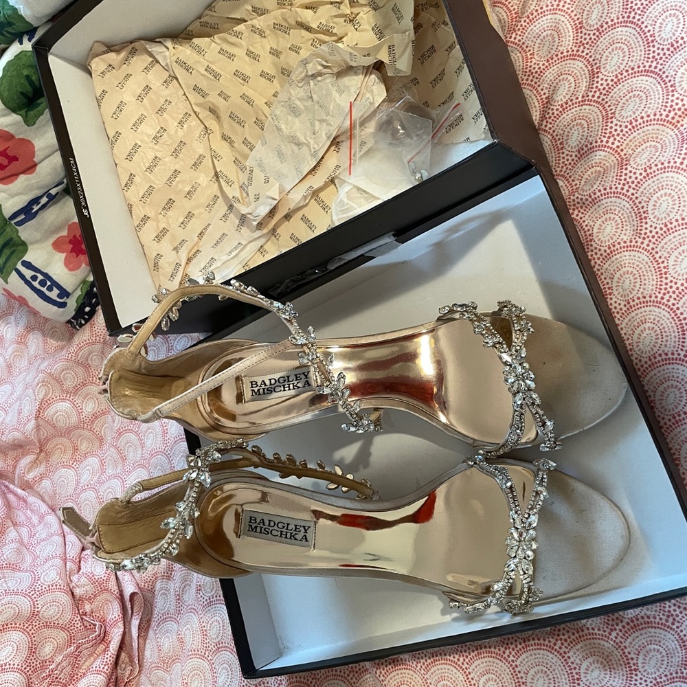 Badgley Mischka Belvedere wedding bridal wedges sz 10 ivory satin box EUC Mp3573